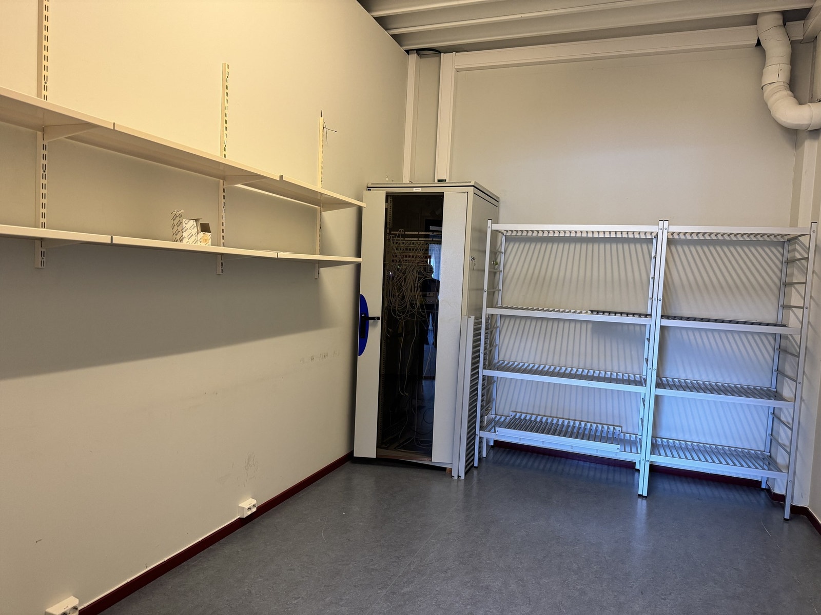 Lagerrom. Galleribilde