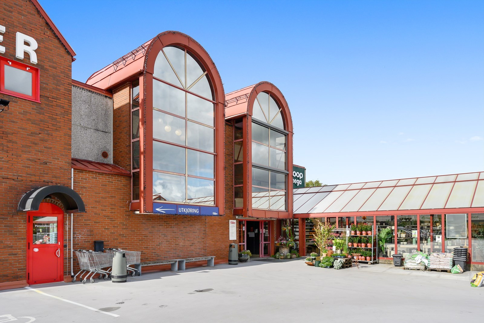 Inngangsparti 2. etg. med direkte inngang fra parkeringsdekke.