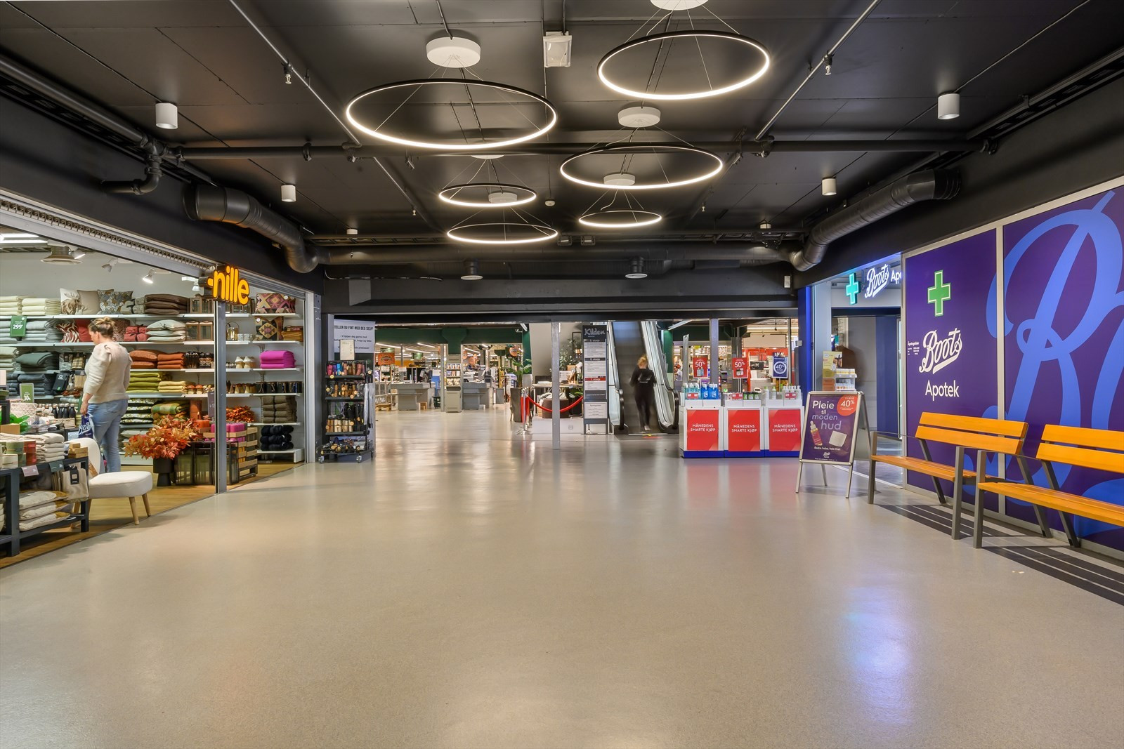 Leietakere i 1. etg. Coop Mega, Posten, Nille, Boots Apotek og Restaurant San Leo.