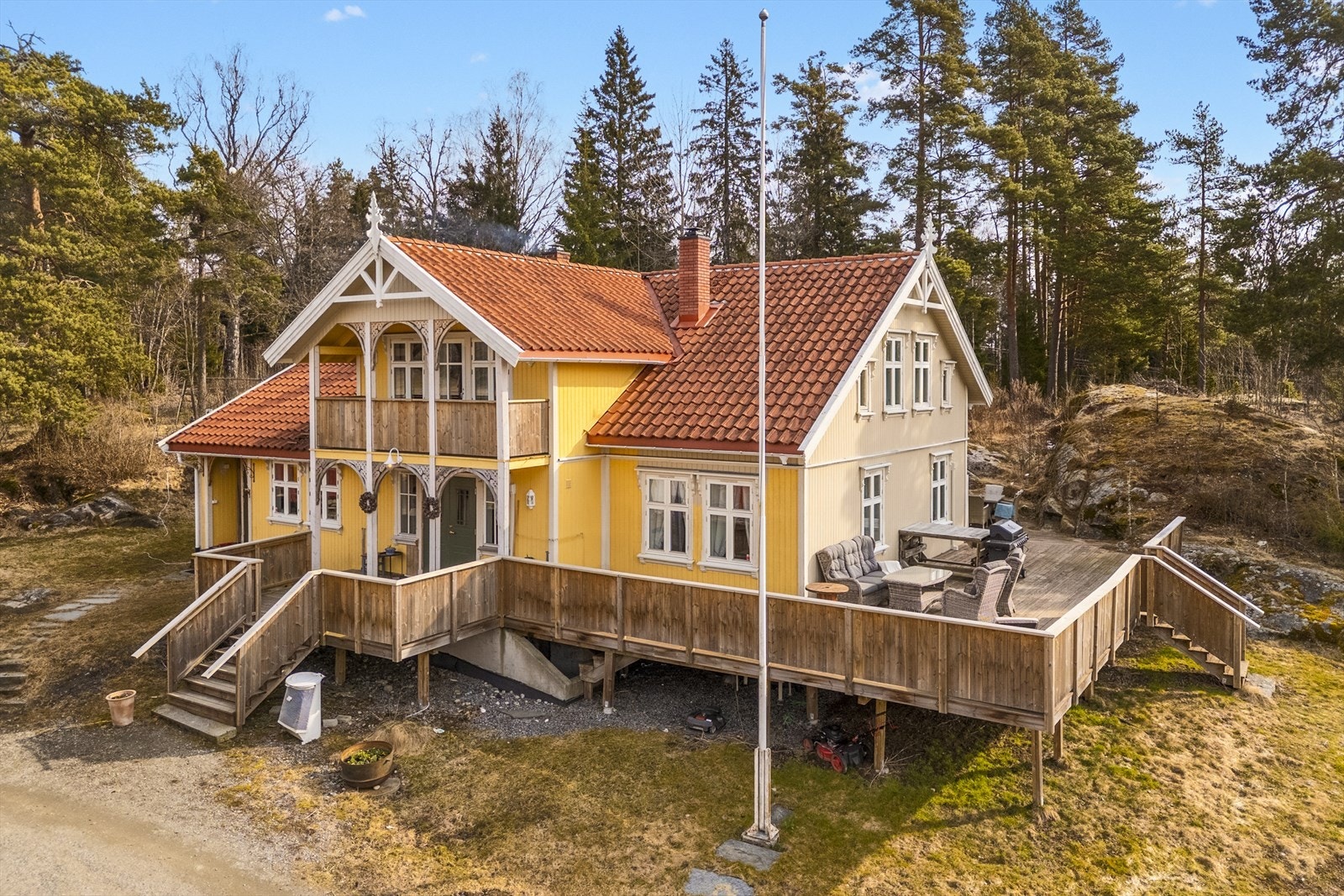 Bygningsmassen på gården er et godt utgangspunkt, men noe ferdigstillelse og vedlikehold kreves. Galleribilde