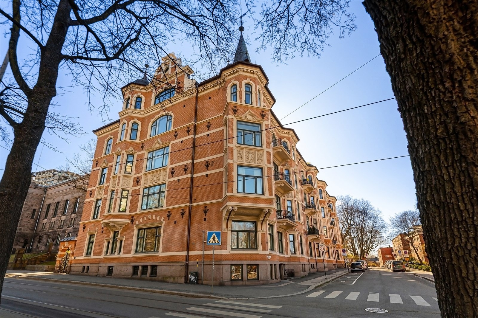 Flott kontor-/næringslokale på gateplan med sentral og særdeles attraktiv beliggenhet i et veletablert strøk på Frogner. Galleribilde