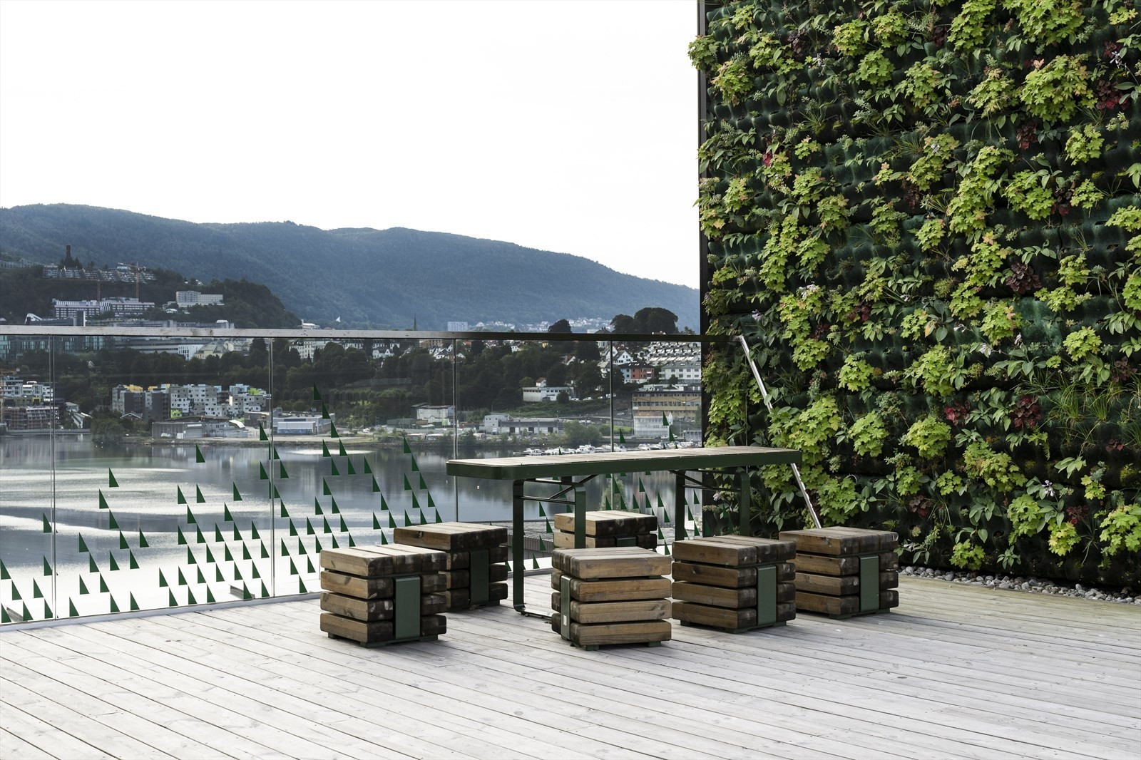 Felles takterrasse med 360 graders utsikt over byen.