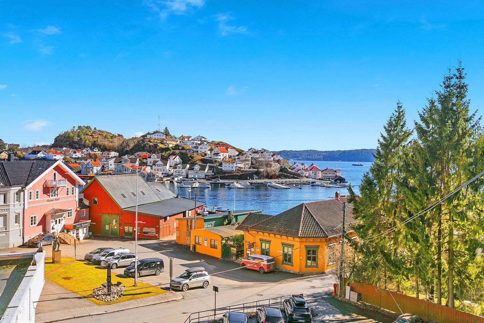 Fra de øvre etasjene er det fin sjøutsikt! Galleribilde