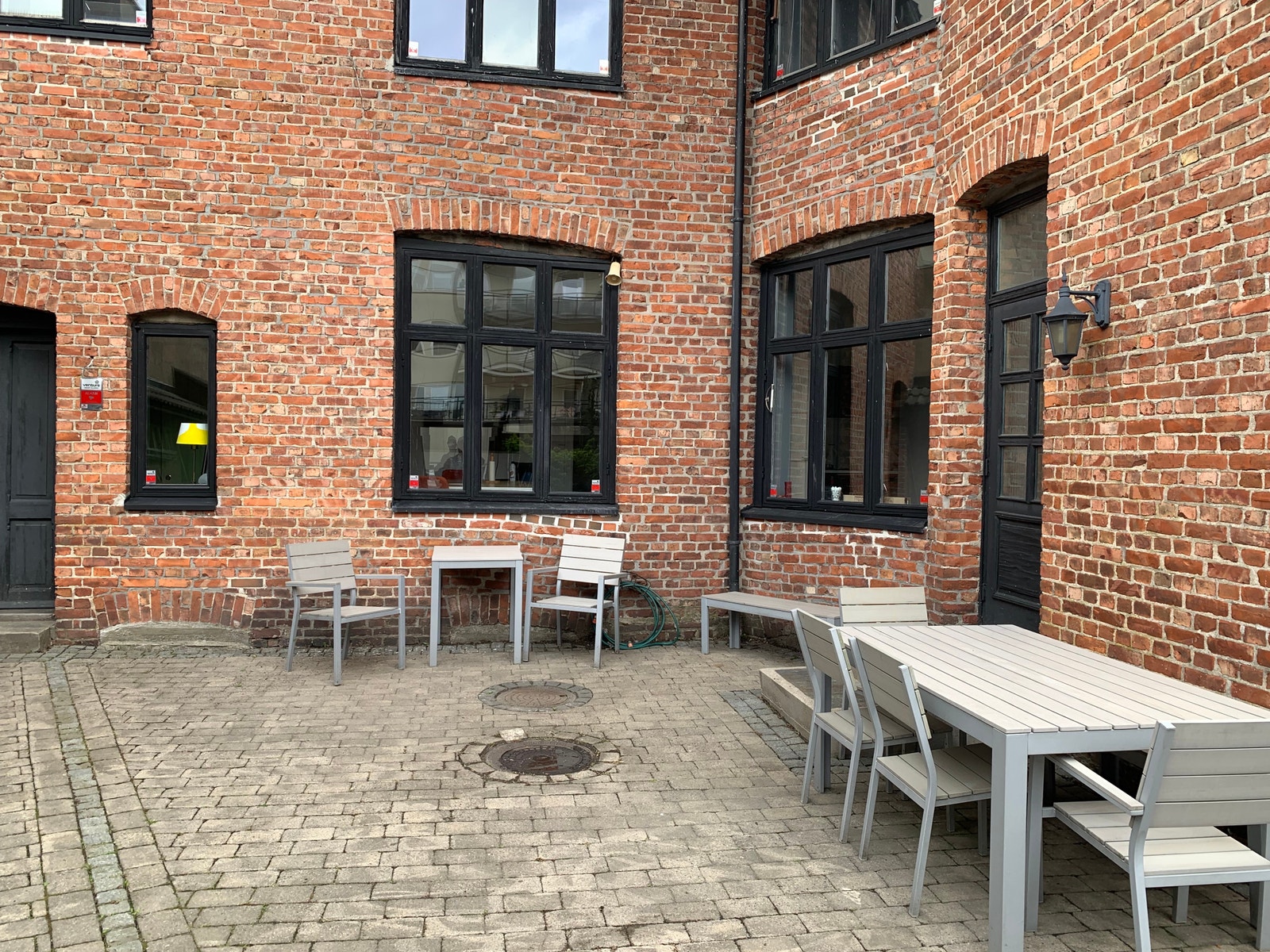 Bakgård Galleribilde