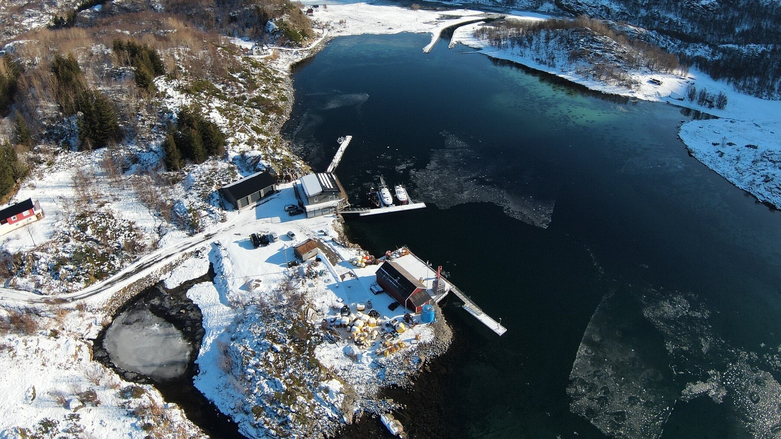 Privat dronebilde av eiendommen. Galleribilde