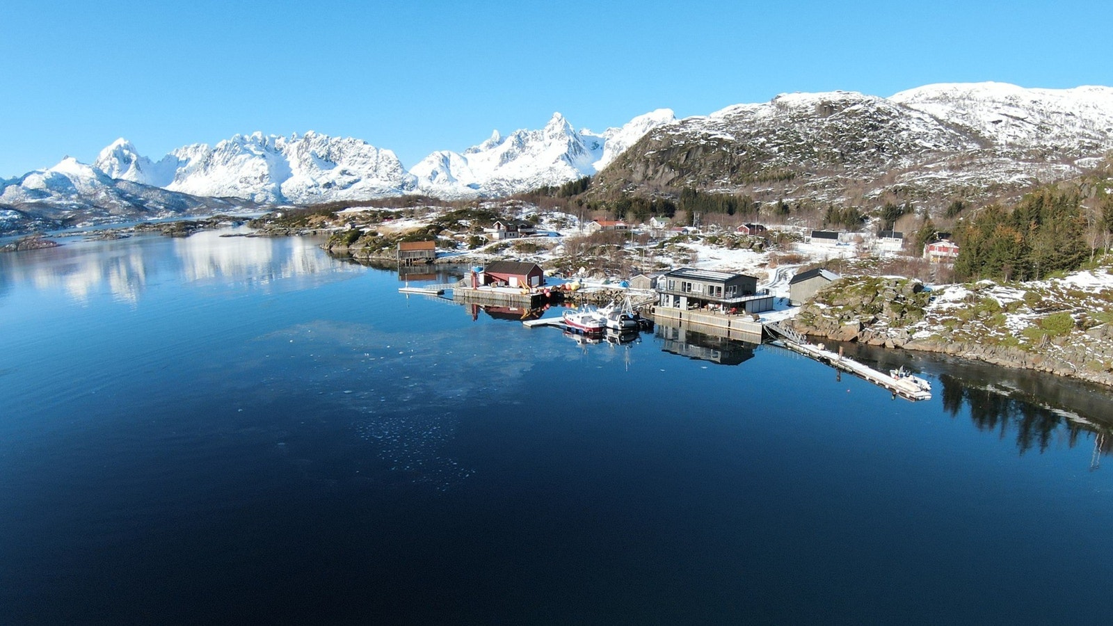 Privat dronebilde av eiendommen. Galleribilde