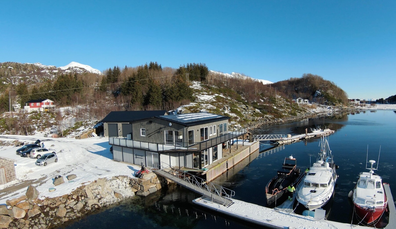 Privat dronebilde av eiendommen. Galleribilde