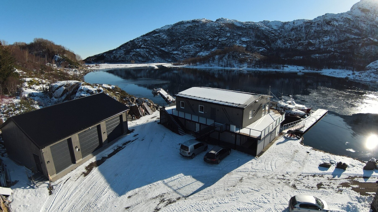 Privat dronebilde av eiendommen. Galleribilde