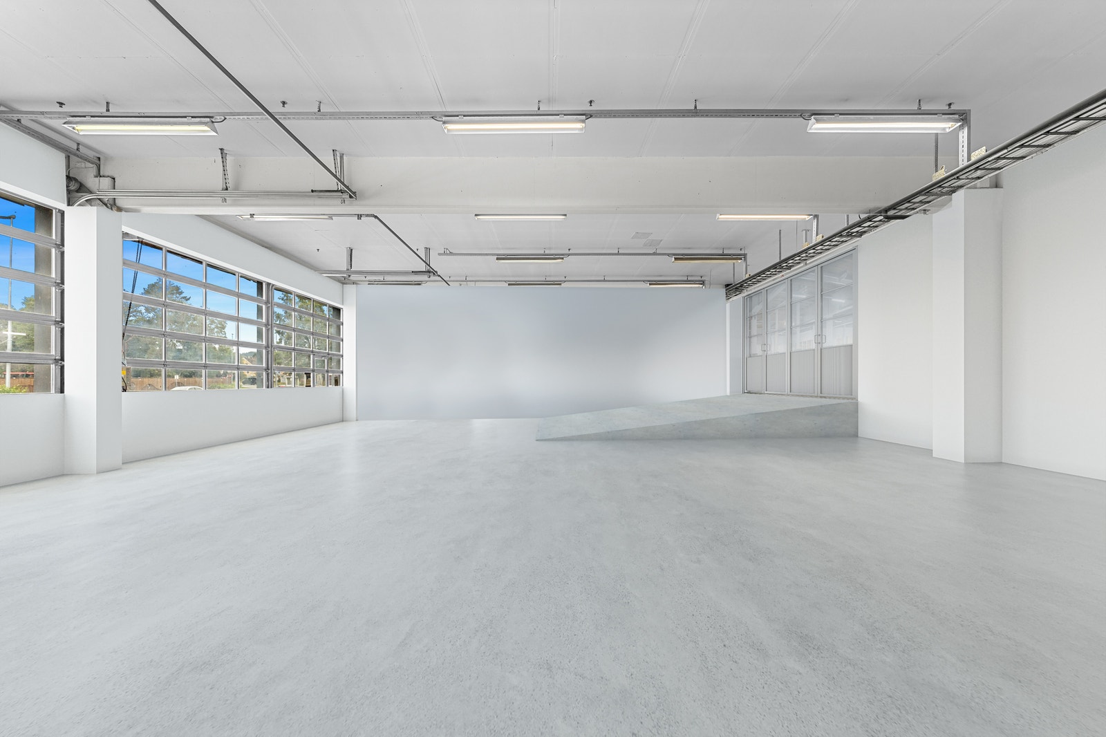 Kjørehallen kan forbindes til lagerhallen slik. Galleribilde