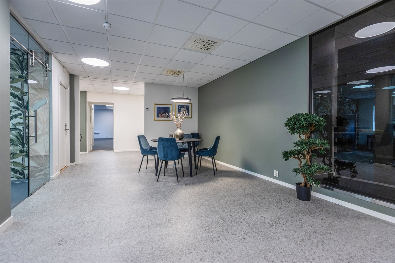 Sosiale soner utenfor kontorer. Galleribilde