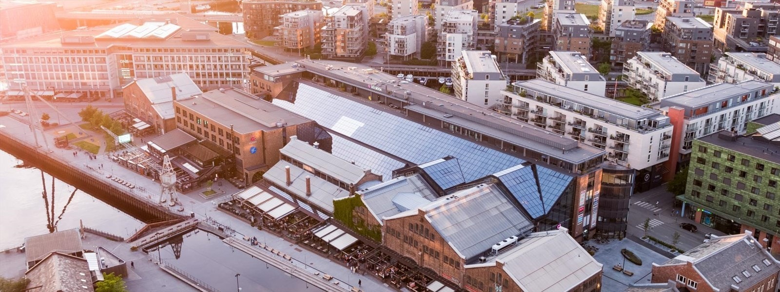 Eiendommen ligger nært Solsiden med shopping og mange boliger Galleribilde