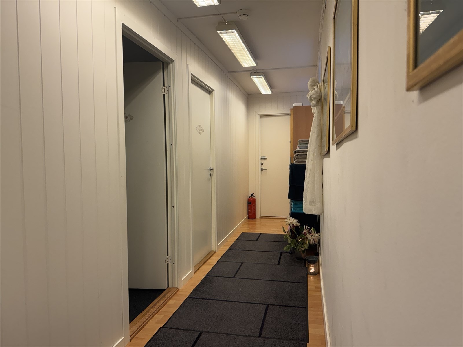 Korridor med behandlingsrom Galleribilde