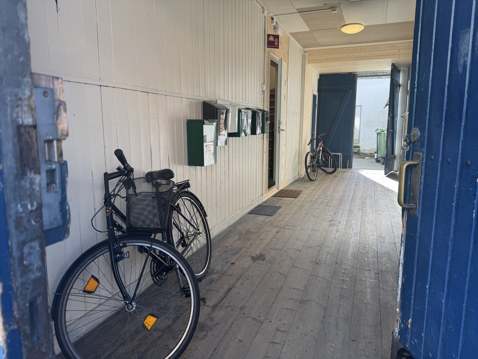 Portrom til felles bakgård Galleribilde