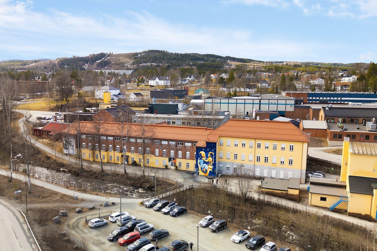 Beliggende rett ved næringsparken. Galleribilde