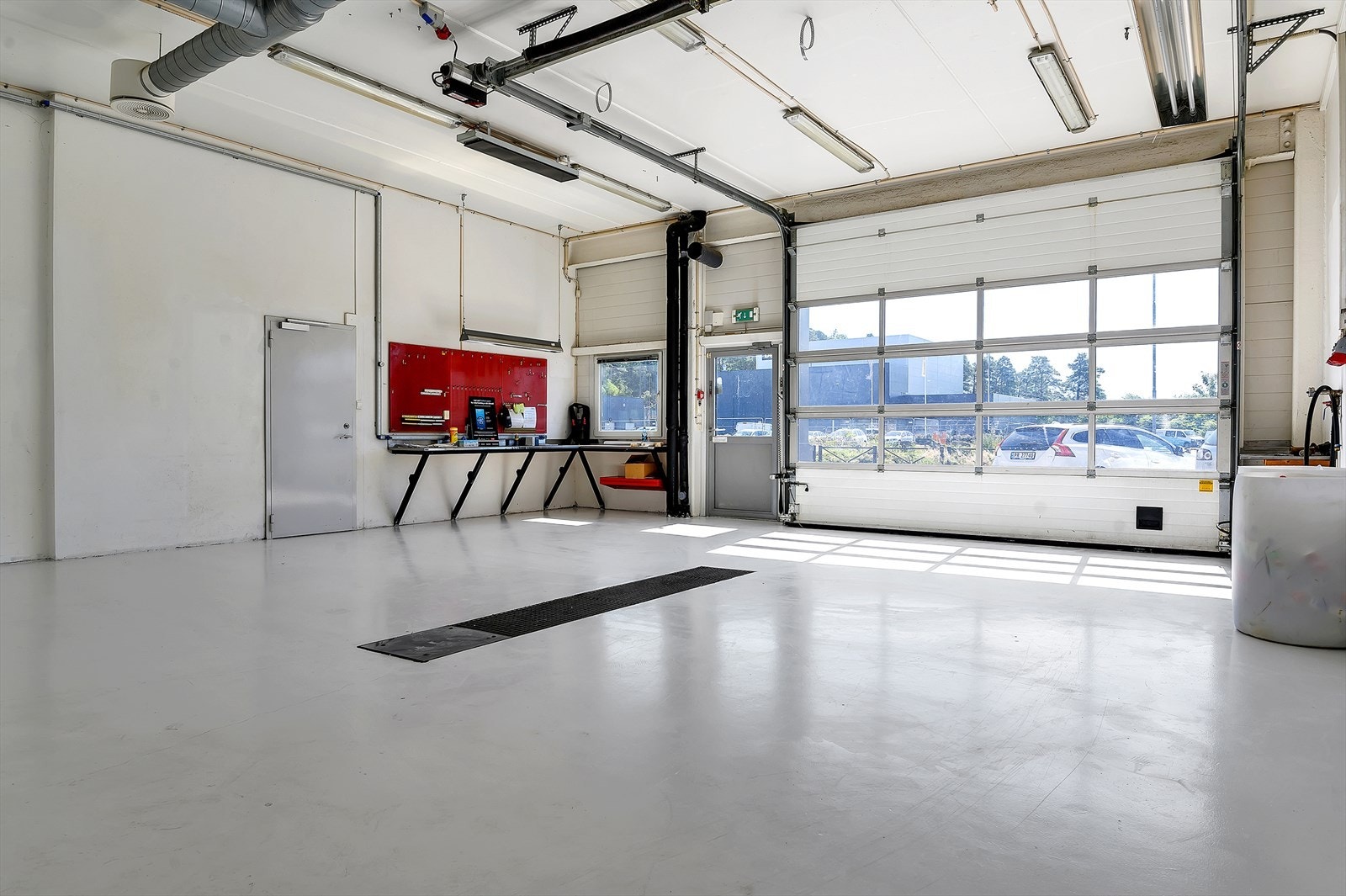 Lokal 2 (blått): Verksted/lager/showroom Galleribilde