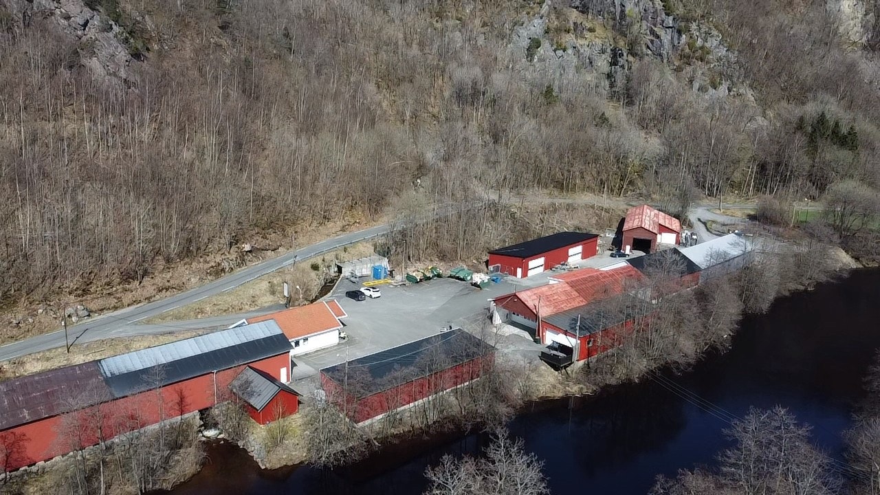 Oversiktsbilde, stort laste og losse område utenfor hallen. Galleribilde