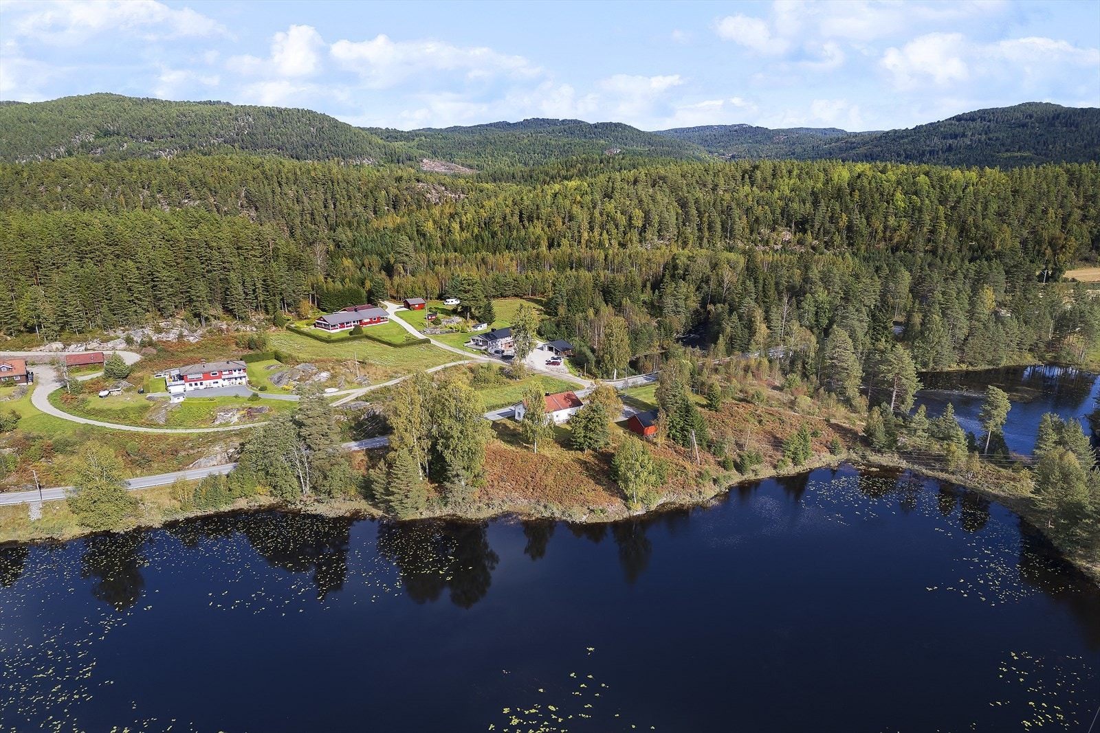 Eiendommen er omringet av flott natur Galleribilde