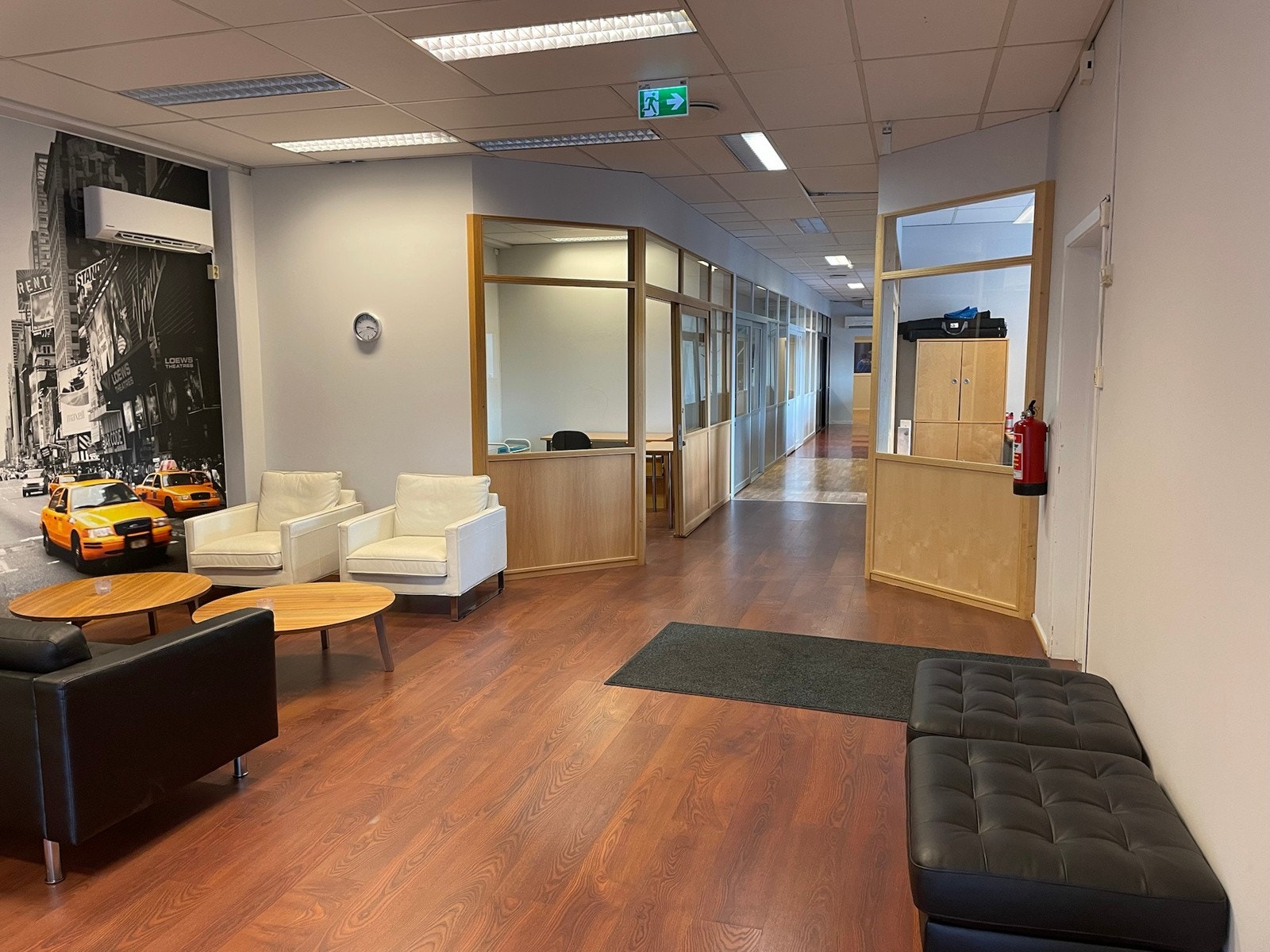 Trivlige lyse lokaler Galleribilde