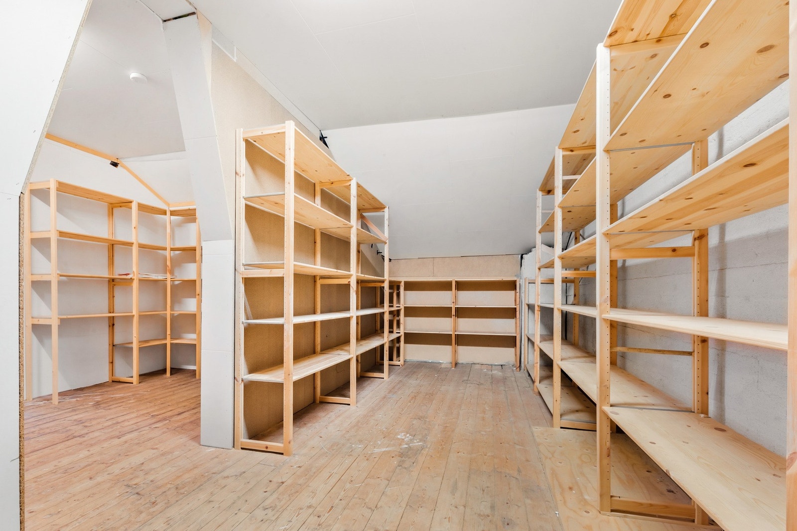 God plass på loft. Galleribilde