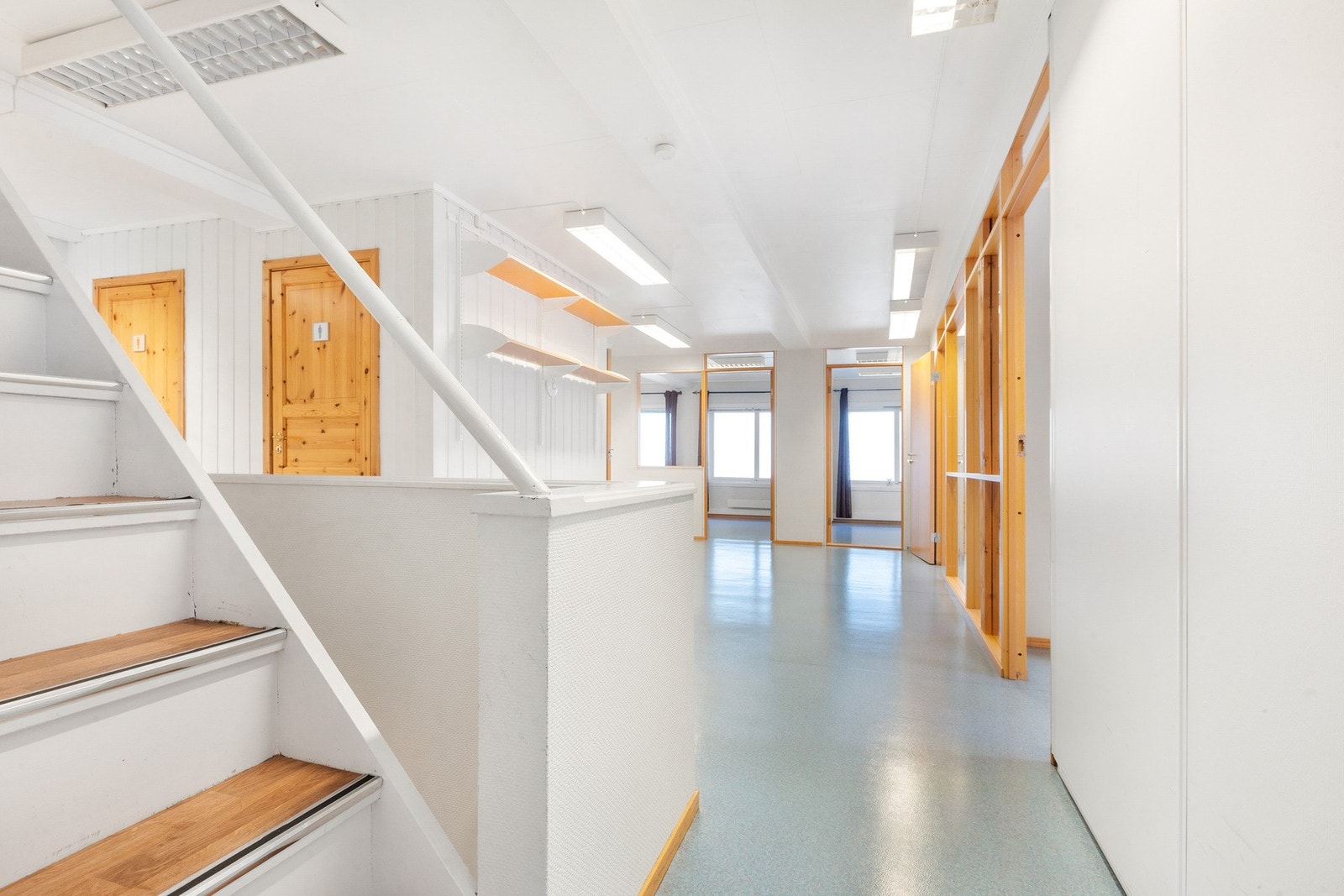 Innvendig i 2.etg. WC og kontorer Galleribilde