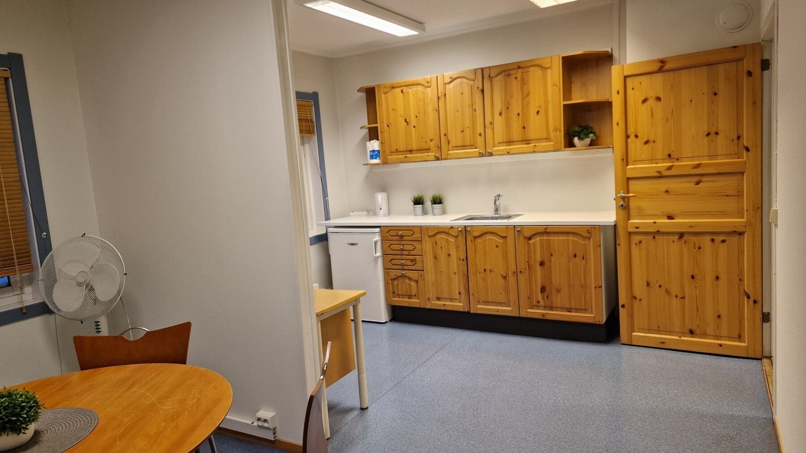 Bilde av nylig etablert kjøkkenkrok til eiendommen som disponeres av leietakere (Privat bilde). Galleribilde