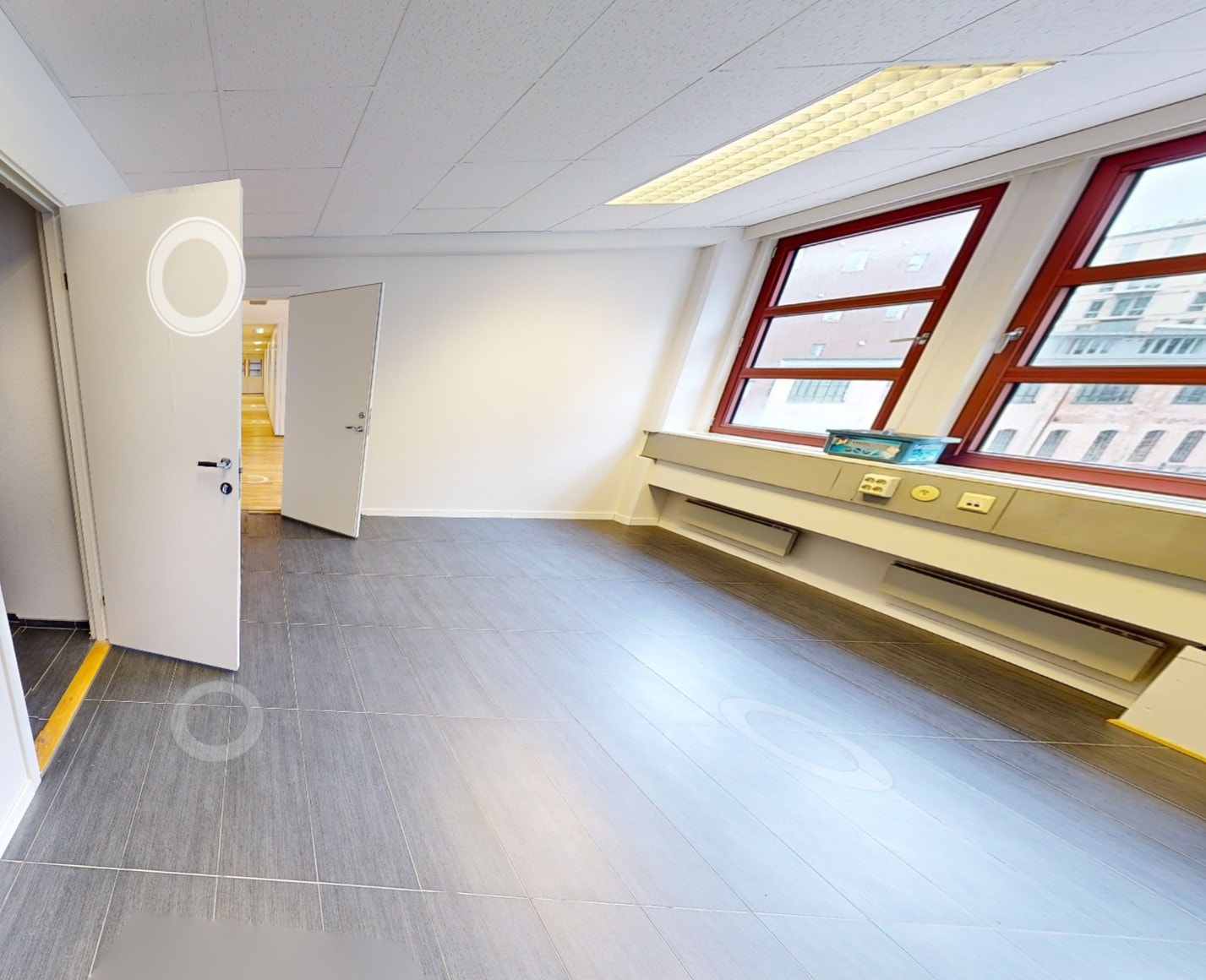 Lokalet til venstre på 355 kvm Galleribilde