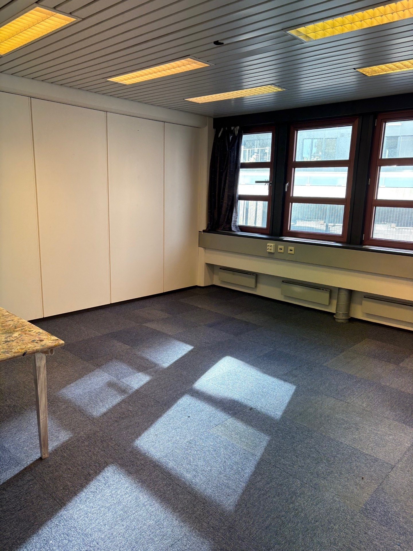 Lokalet til høyre på 277 kvm Galleribilde