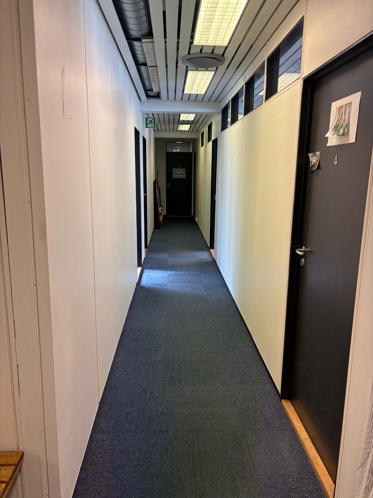 Lokalet til høyre på 277 kvm Galleribilde