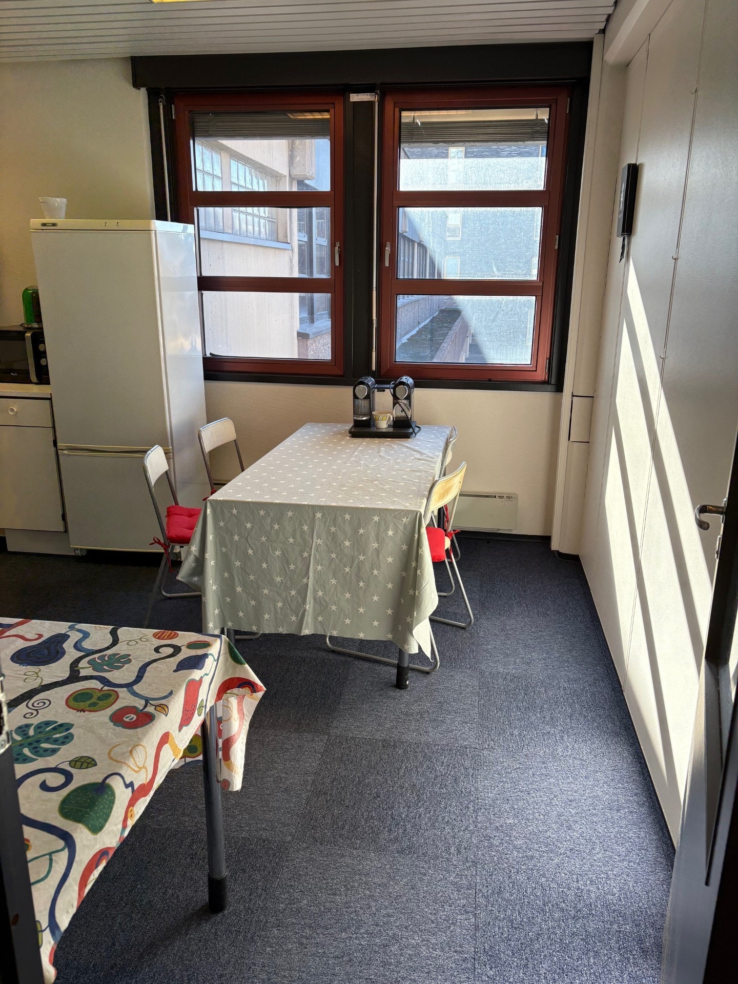 Lokalet til høyre på 277 kvm Galleribilde