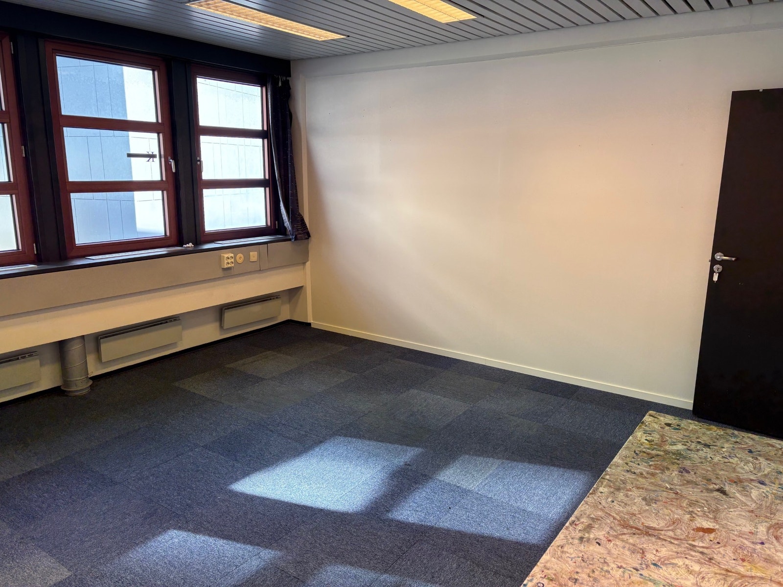 Lokalet til høyre på 277 kvm Galleribilde