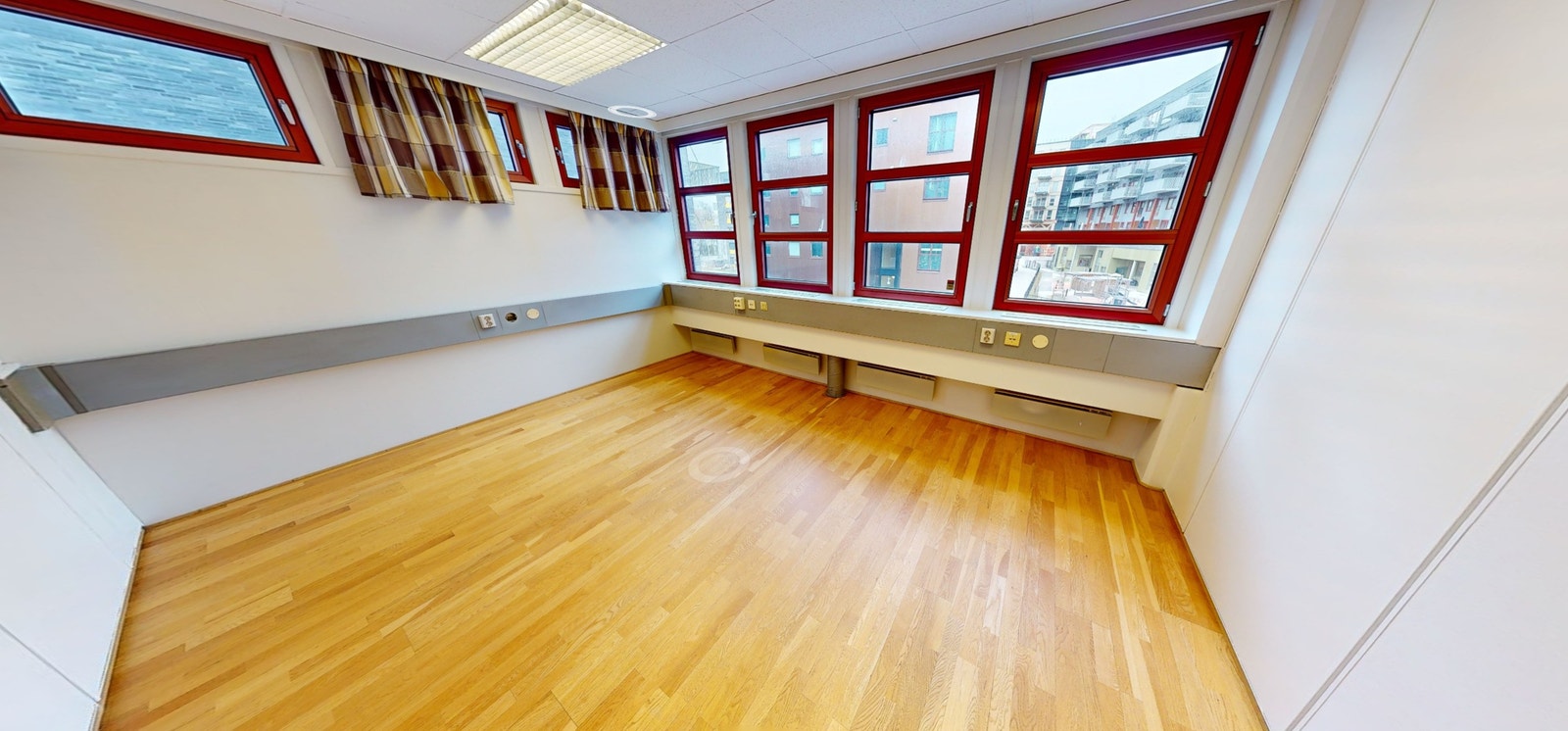 Lokalet til venstre på 355 kvm Galleribilde