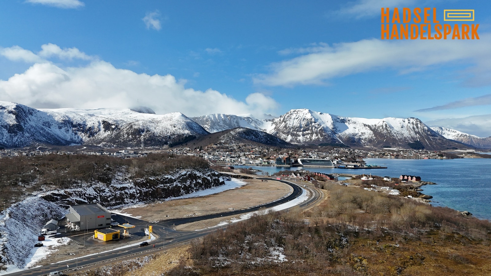 Området ligger i gangavstand fra Stokmarknes sentrum Galleribilde