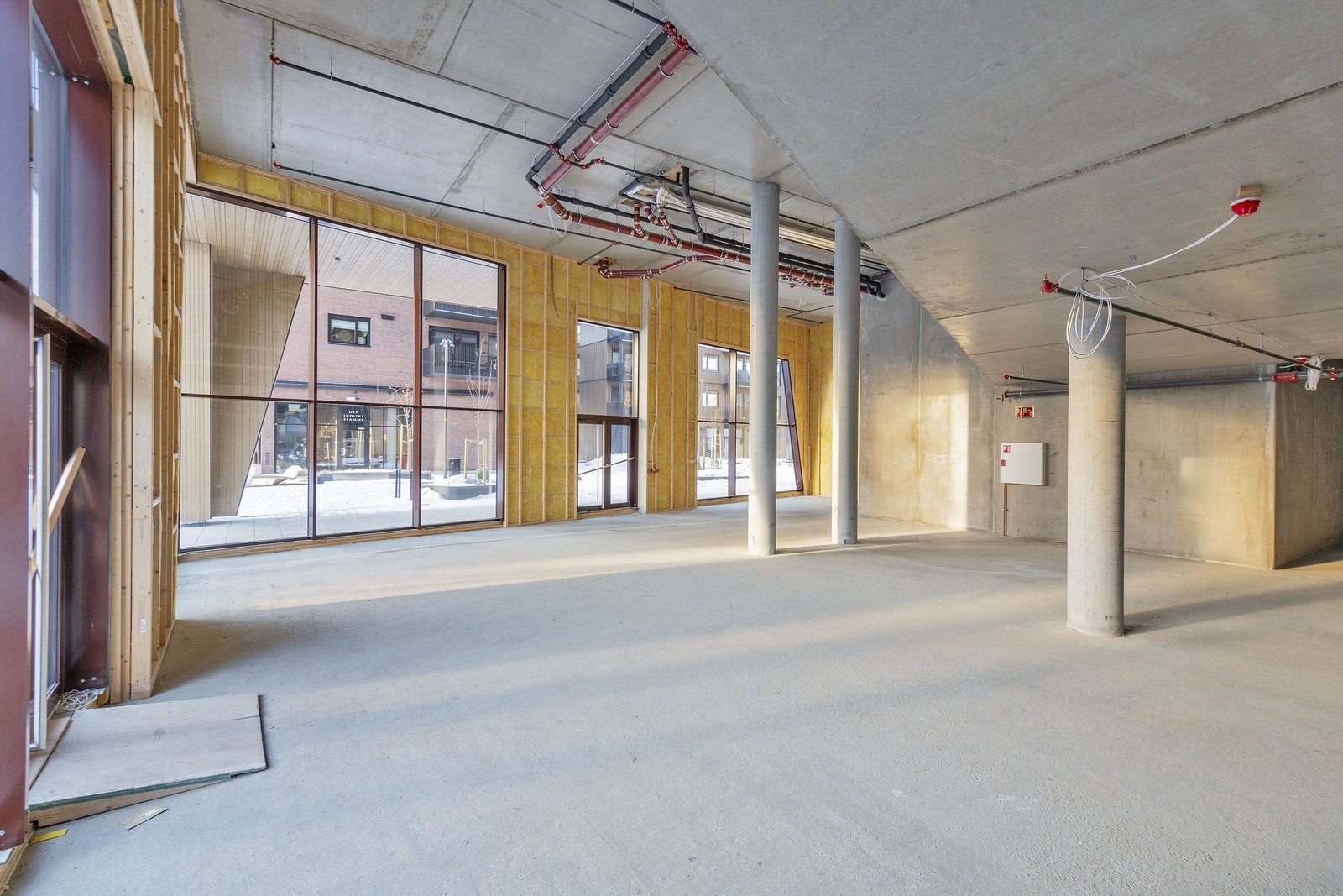 Snr. 1 - store vinduer i front som gir gode profileringsmuligheter Galleribilde