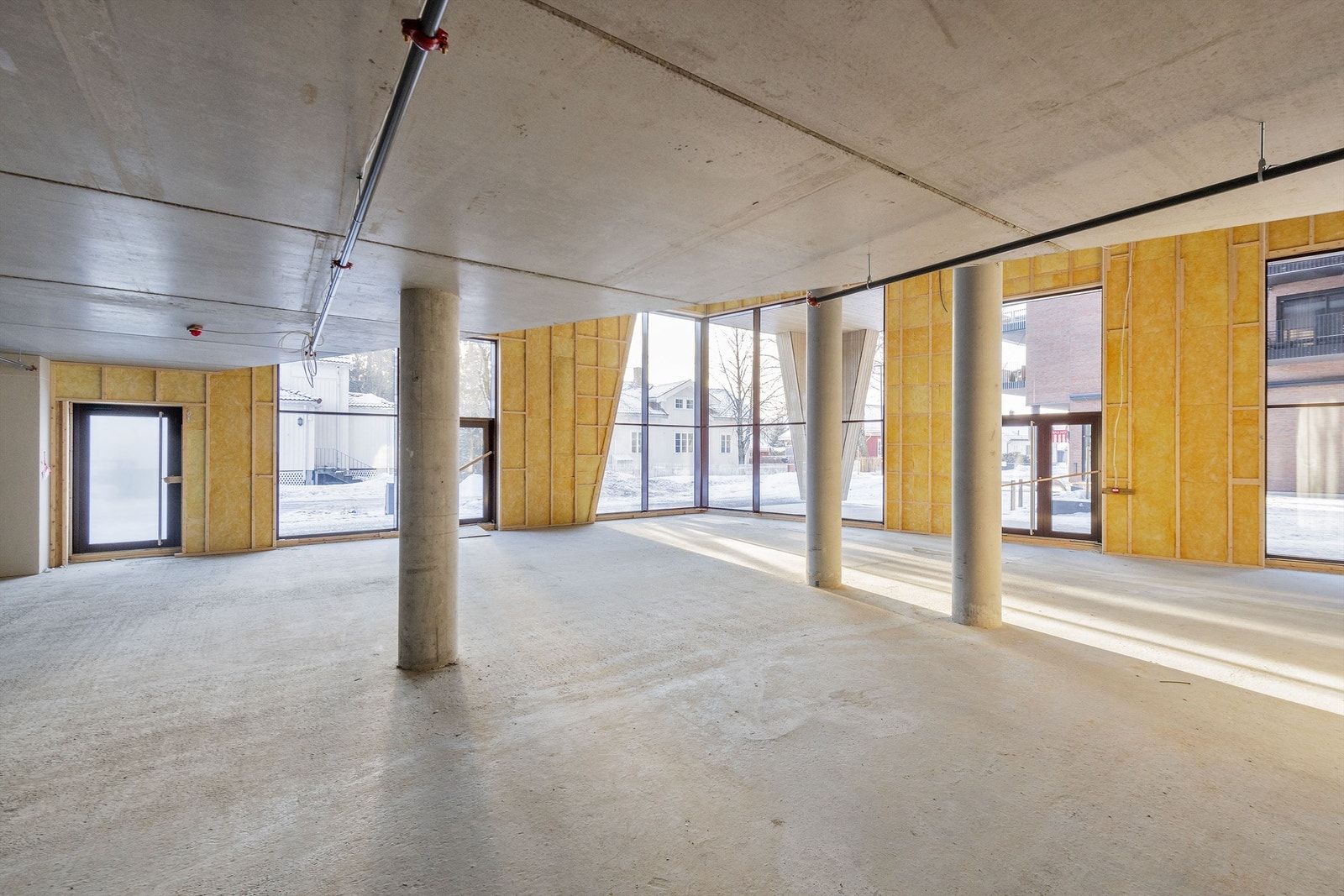 Snr. 1 - rålokale med flere innganger og etablert mesanin Galleribilde