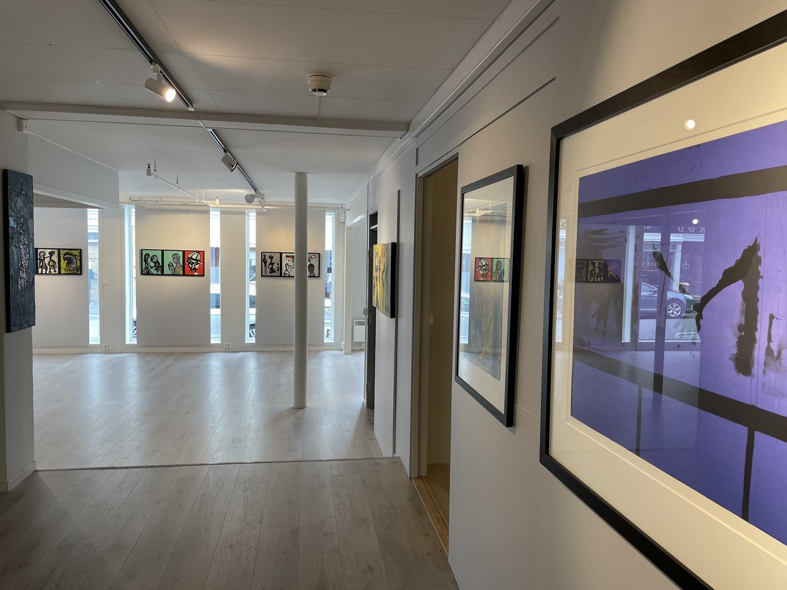 Hyggelige lokaler med meget god eksponering mot gaten Galleribilde