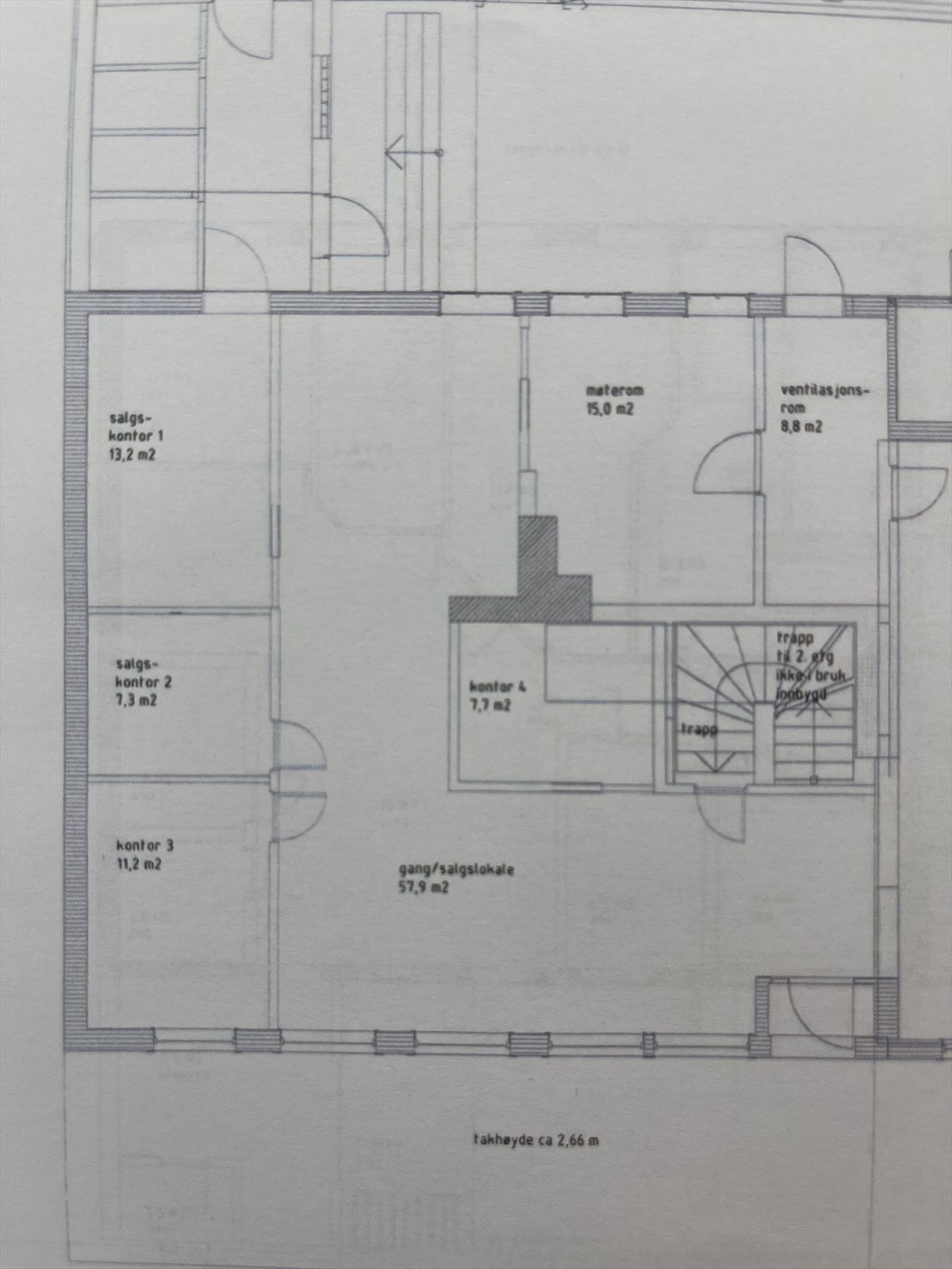 Plantegning 1. etasje - Trapp går ned til kjeller med 2 toaletter og lager. Kontor 3 og 4 er i dag åpnet opp Galleribilde