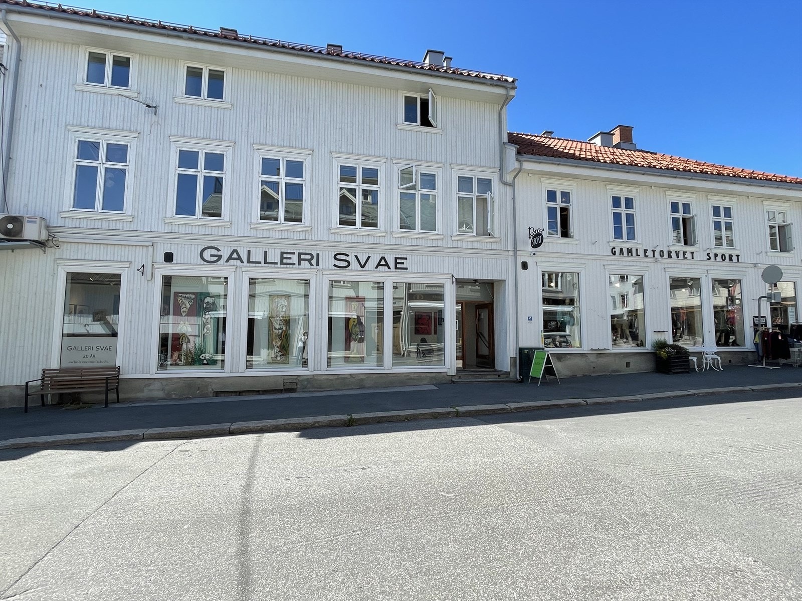 Næringslokaler midt i Gjøvik sentrum - Beliggende i hovedetasje og kjeller, totalt 253 kvm BTA Galleribilde