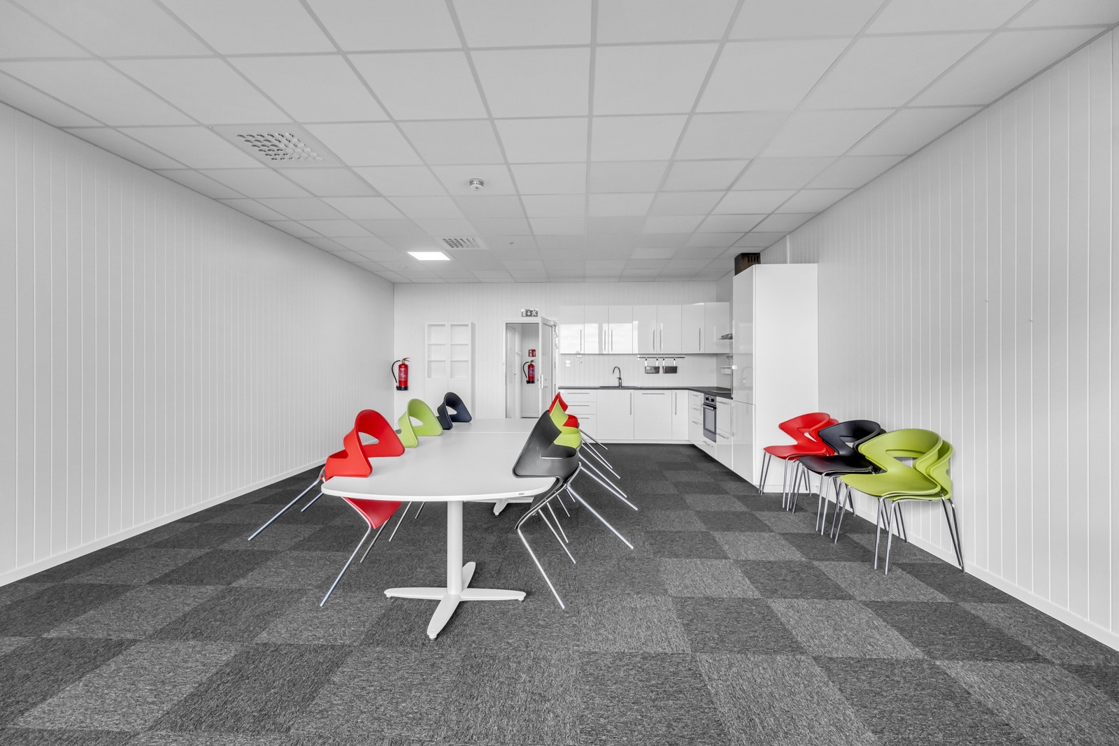 Kjøkken- og spiserom. Galleribilde