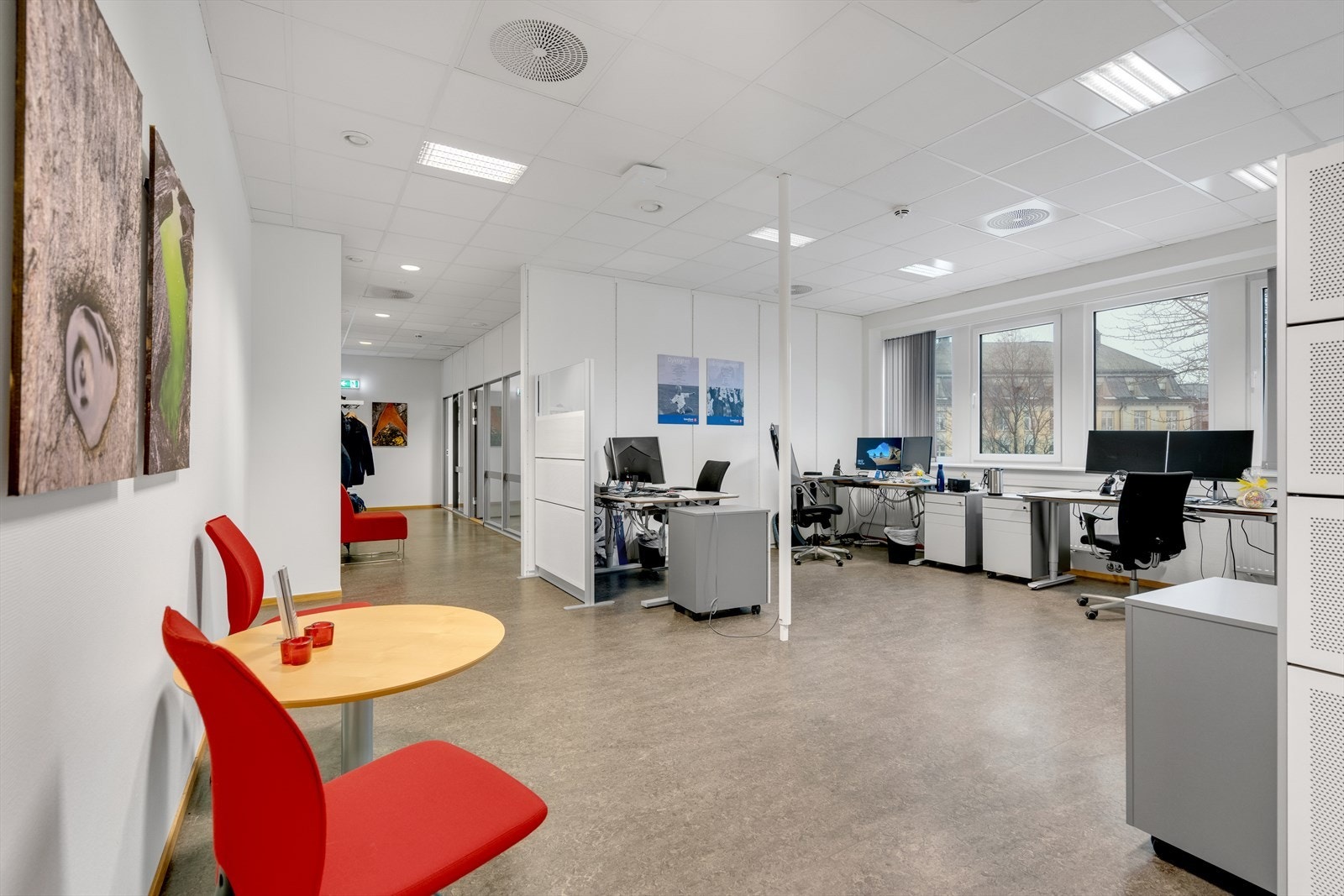 Lyse og fine lokaler, god takhøyde Galleribilde