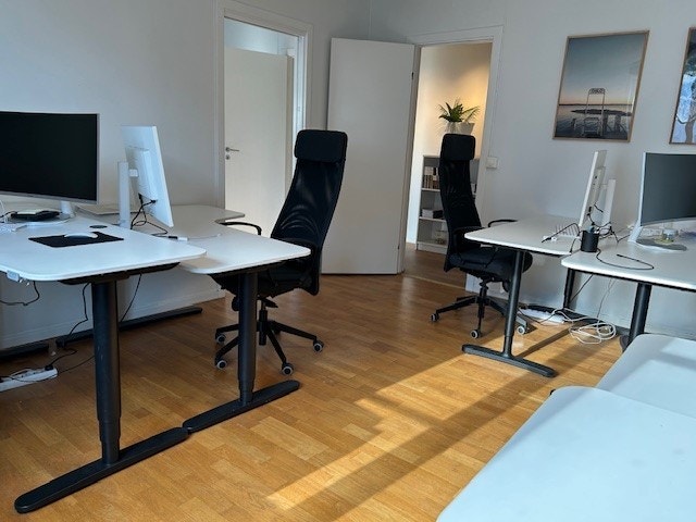Det store kontoret mot gang. Galleribilde