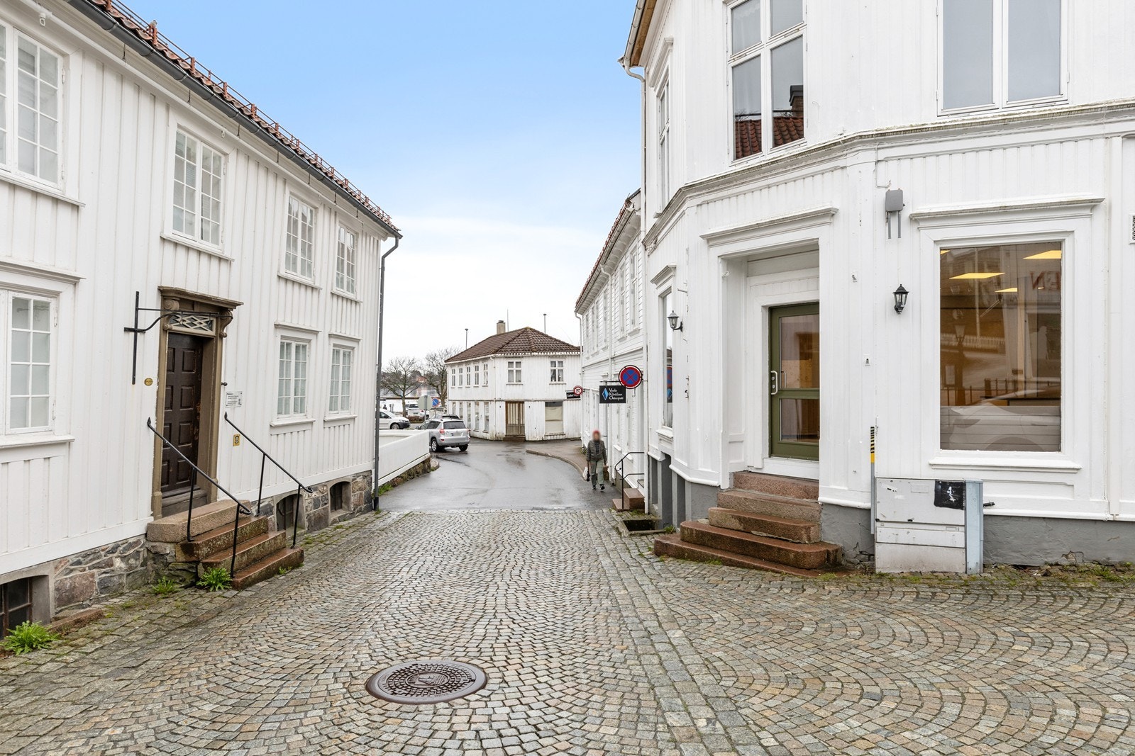 Sentralt beliggende i Grimstad sentrum. Galleribilde