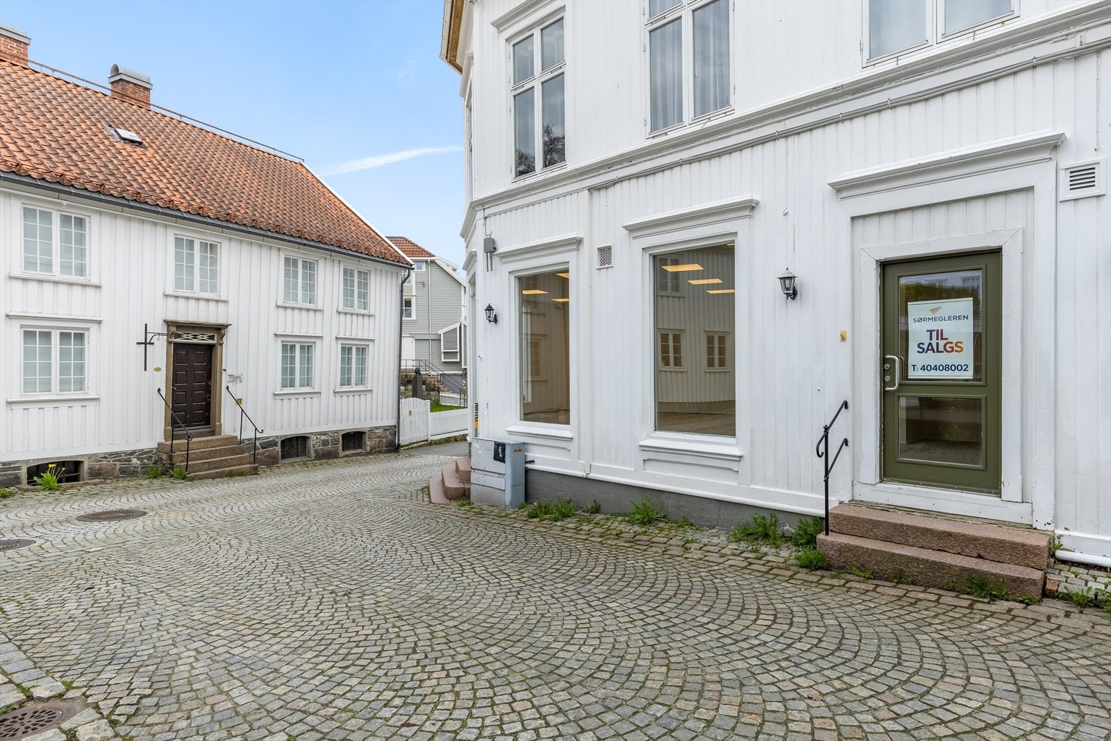 Inngangsparti på gateplan. Galleribilde