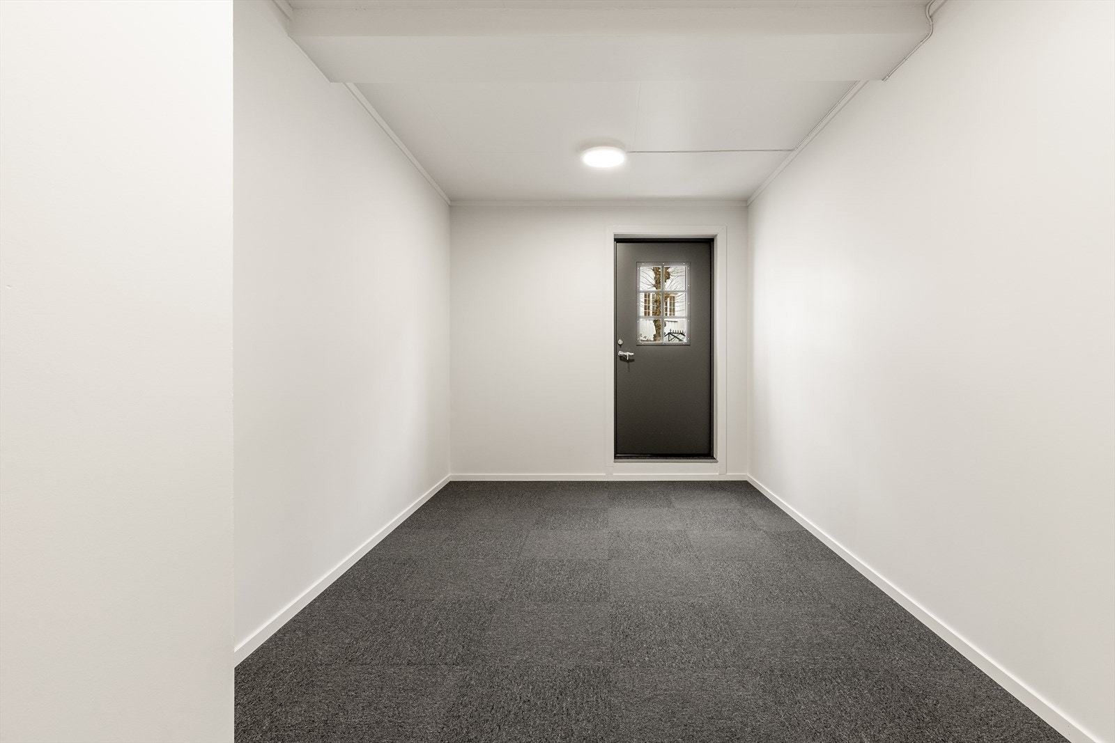 Det er tilstøtende lokaler til butikken med flere muligheter. Galleribilde