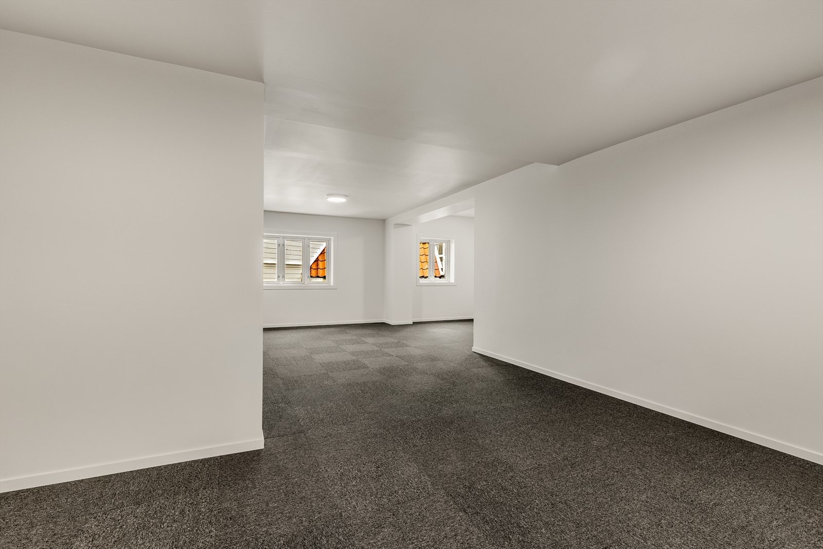 Det er tilstøtende lokaler til butikken med flere muligheter. Galleribilde