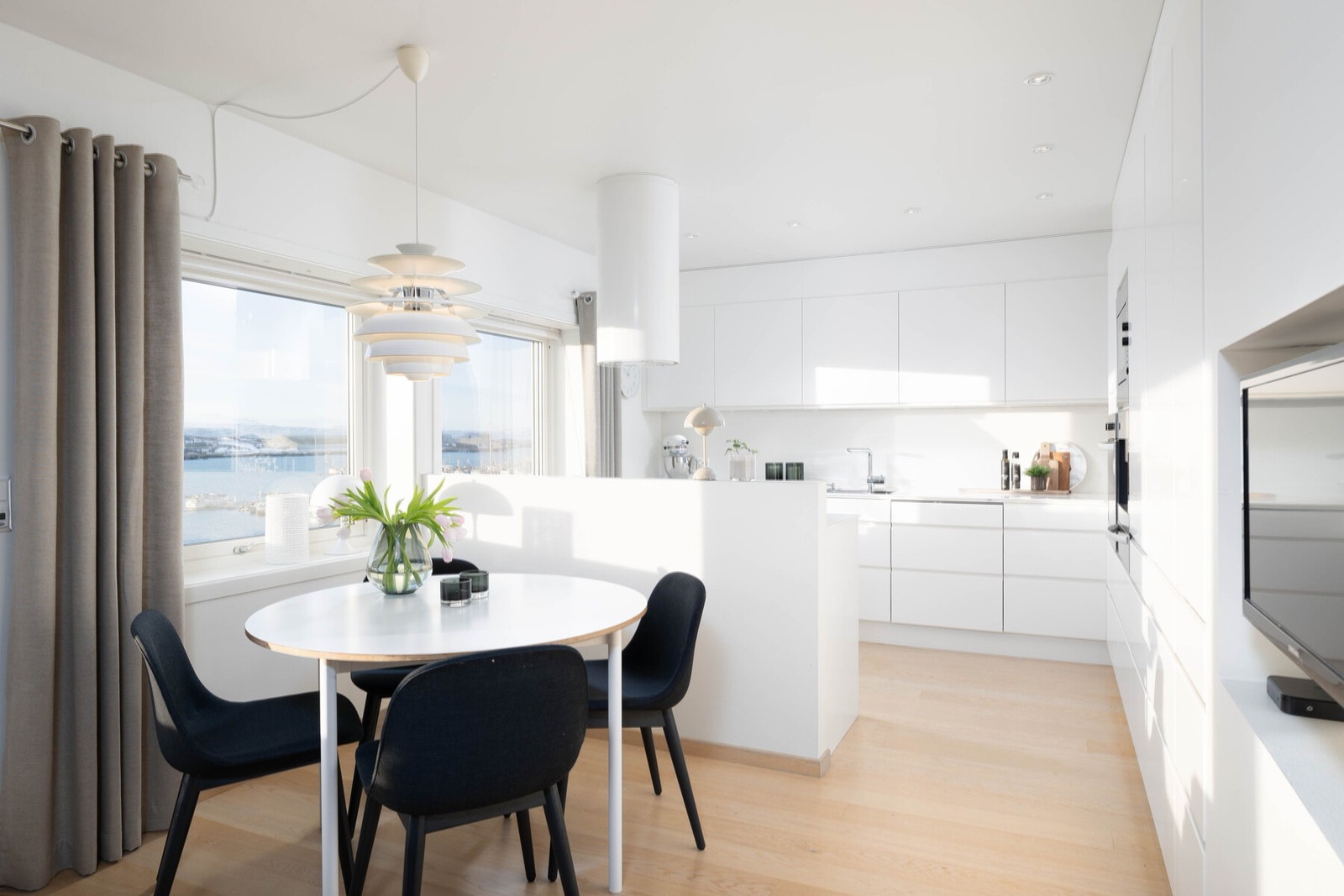 Kjøkken hvor du kan lage mat å nyte utsikten. Høy standard. Galleribilde