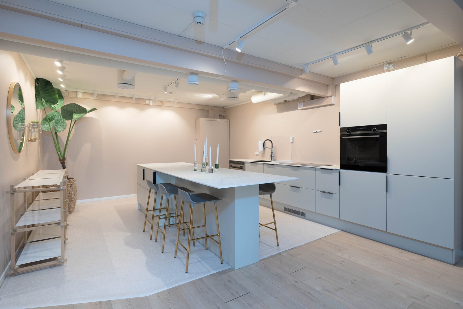 Kjøkken med høy standard. Galleribilde