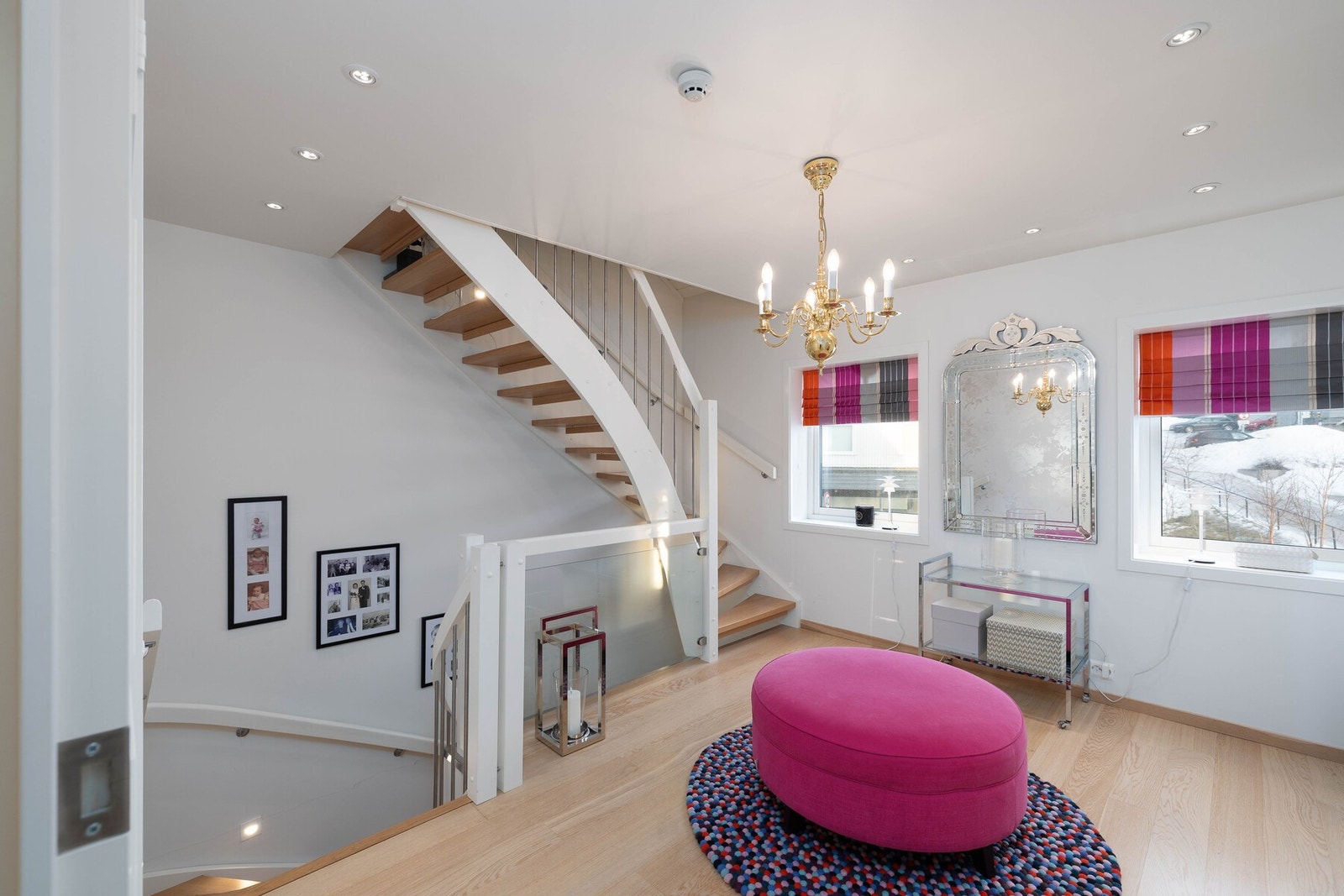 Trappe oppgang i leilighet. Galleribilde