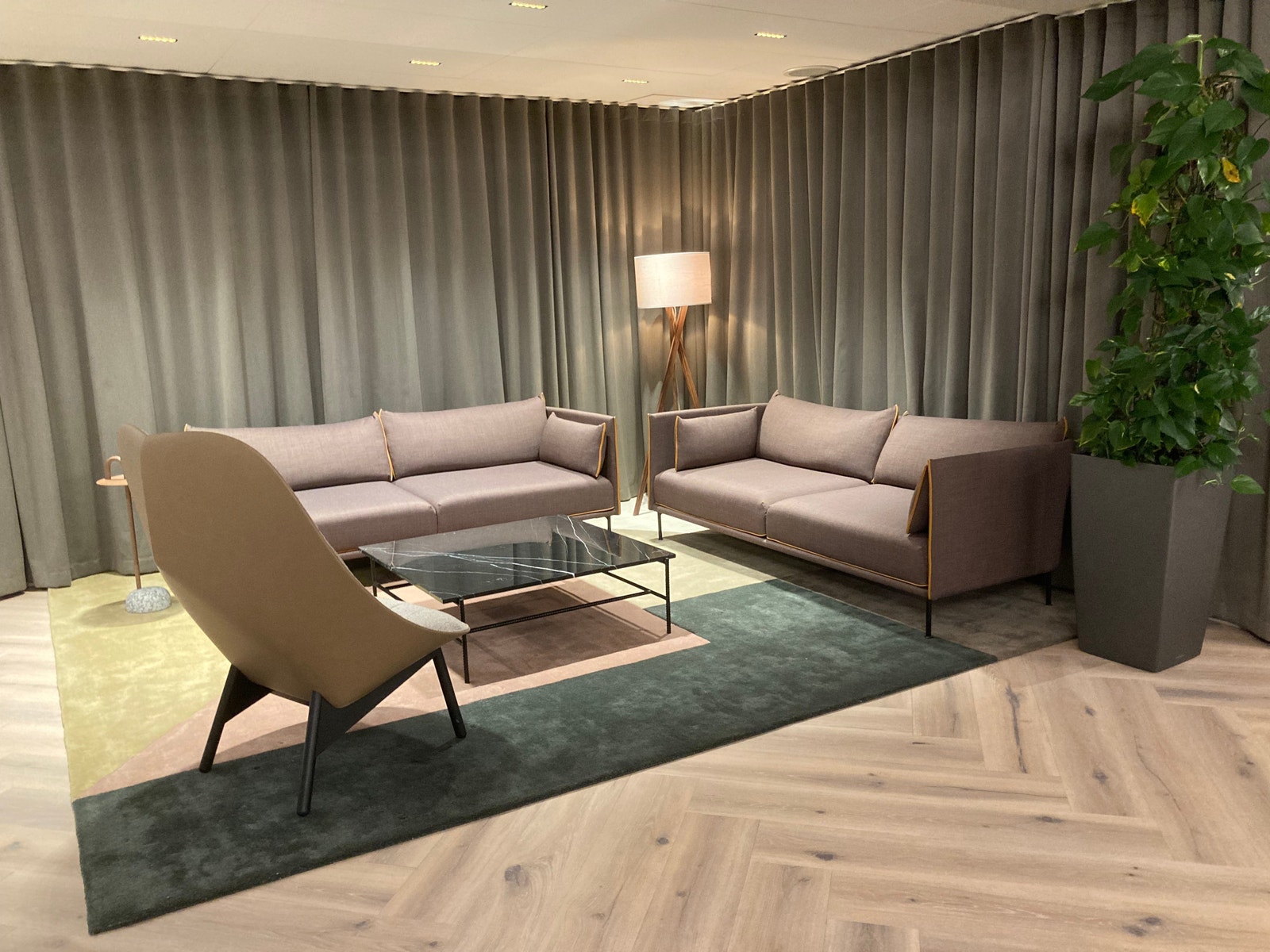 Flere sosiale soner man kan benytte til arbeid og uformelle møter Galleribilde