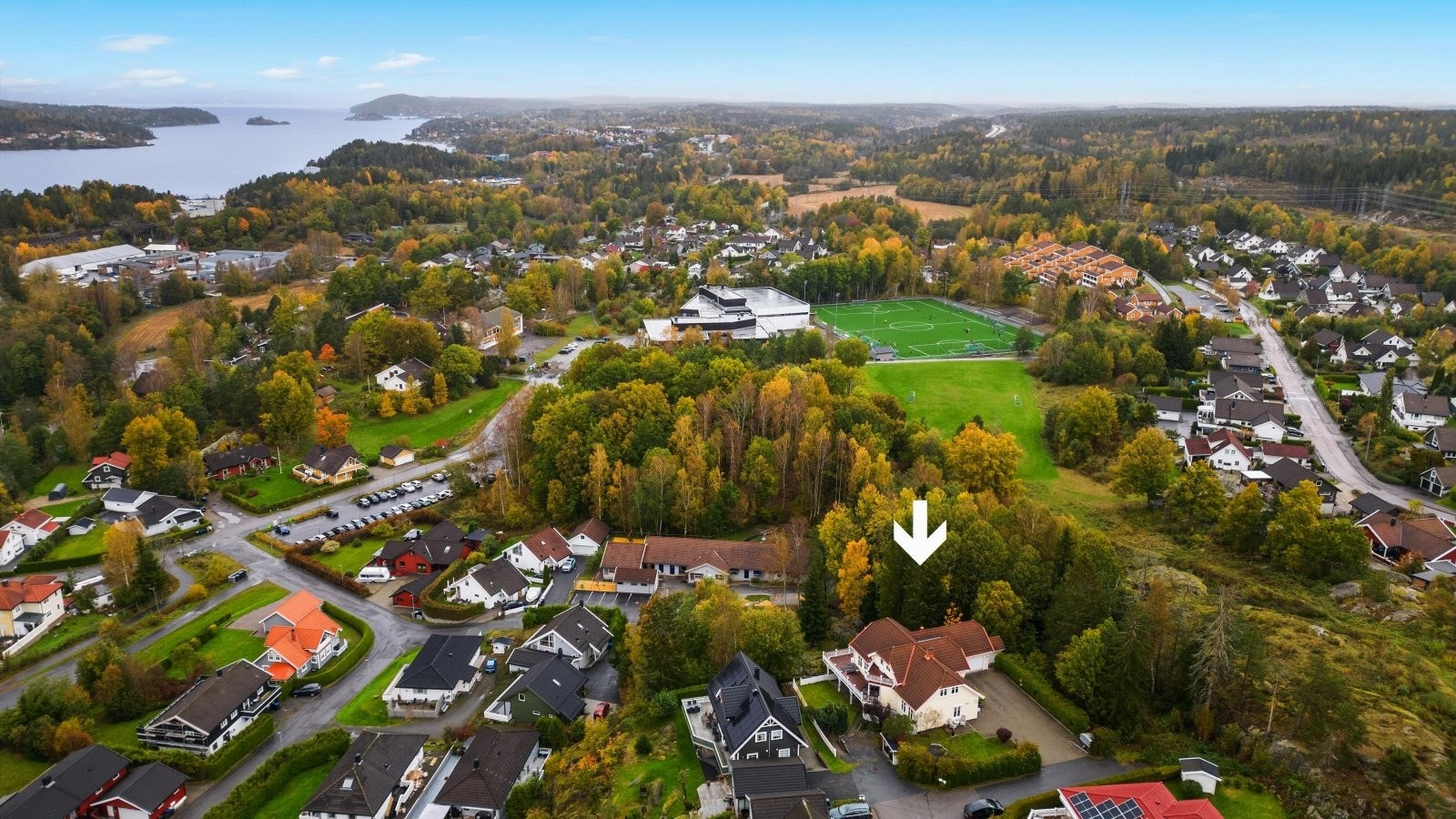 Beliggende høyt i terrenget, i et attraktivt og barnevennlig område. Galleribilde