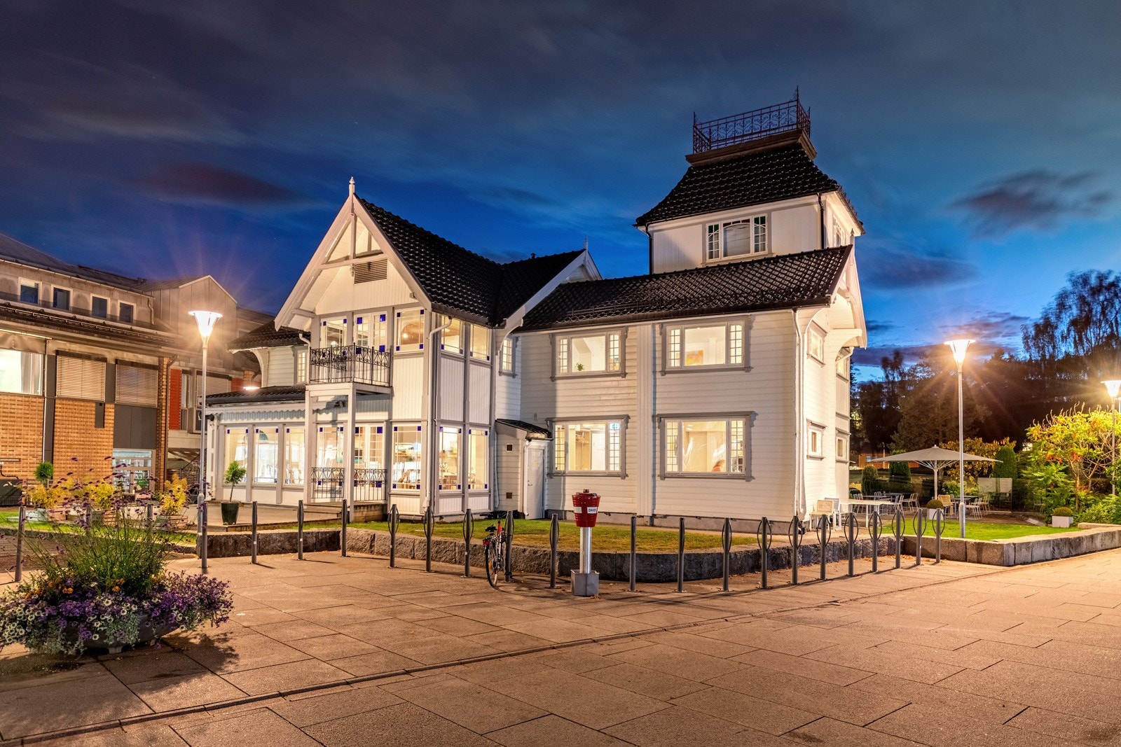 Tårnhuset Bistro, ett av flere spisesteder på Kolbotn Torg. Galleribilde